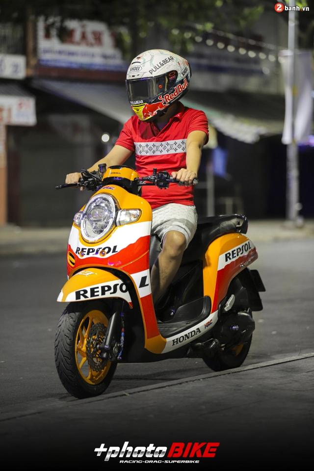 Bộ ảnh scoopy độ đẹp tới nao lòng trong màu áo đội đua honda