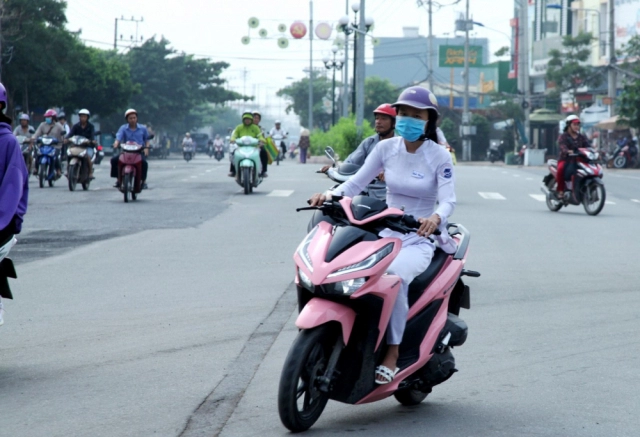 Cách băng qua đường và câu chuyện đau lòng của cbr650f vs satria