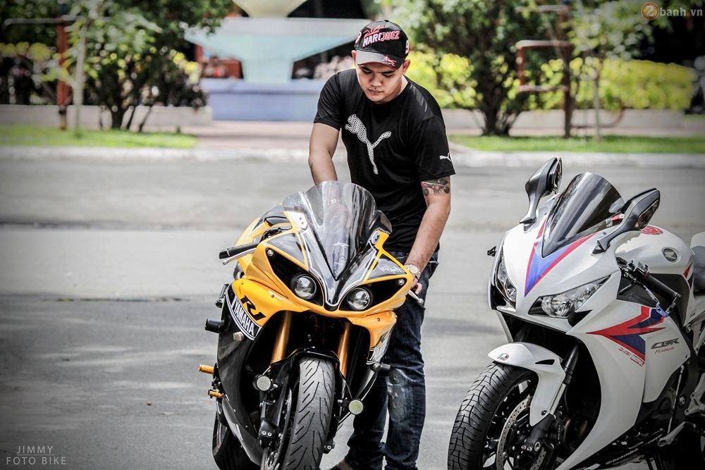 Cặp đôi supersport danh giá của biker trẻ tự tin tạo dáng tại sài gòn