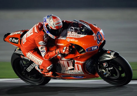  casey stoner dẫn đầu vòng đua thử motogp qatar 