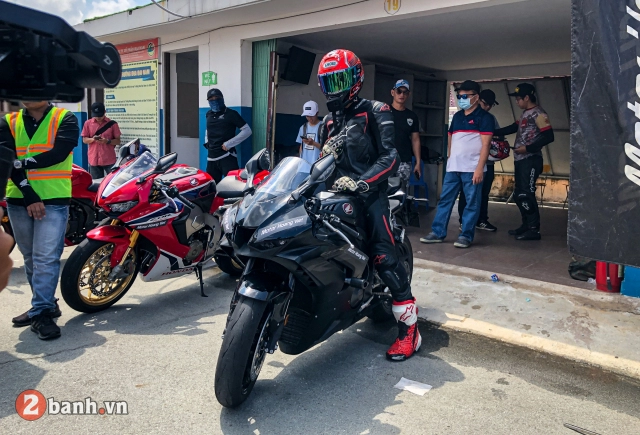 Chạy thử cbr1000rr-r trong trường đua đại nam