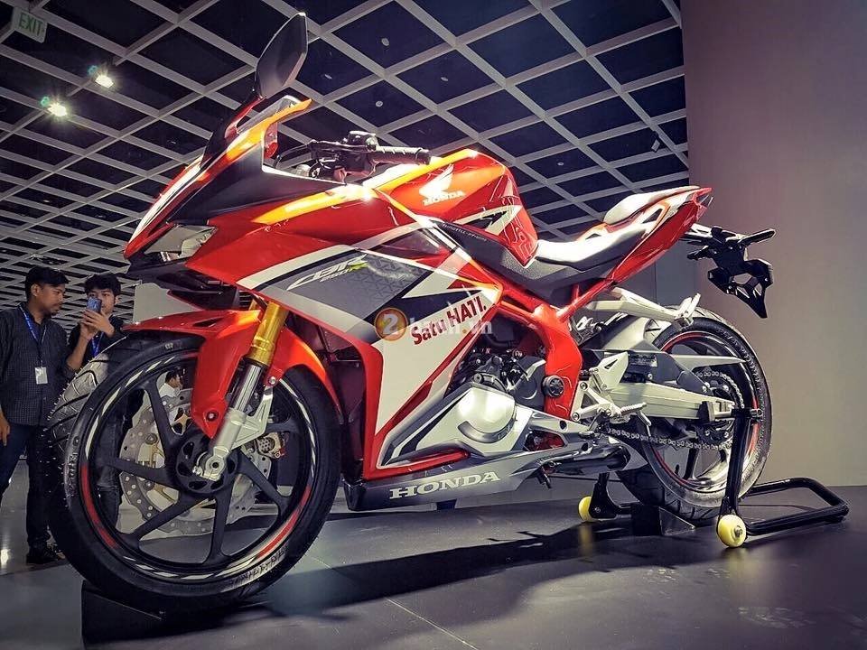 Chi tiết bên trong của chiếc honda cbr250rr 2017