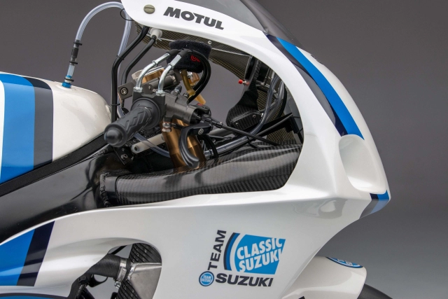 Chiêm ngưỡng suzuki gsx-r750 srad độ của team classic suzuki