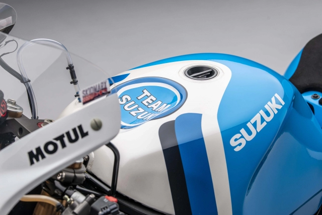 Chiêm ngưỡng suzuki gsx-r750 srad độ của team classic suzuki