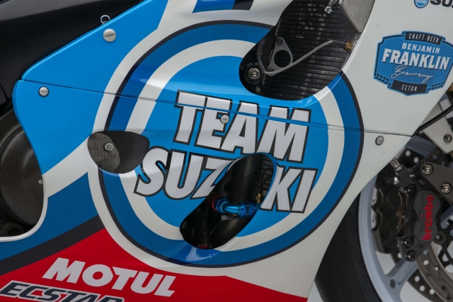 Chiêm ngưỡng suzuki gsx-r750 srad độ của team classic suzuki