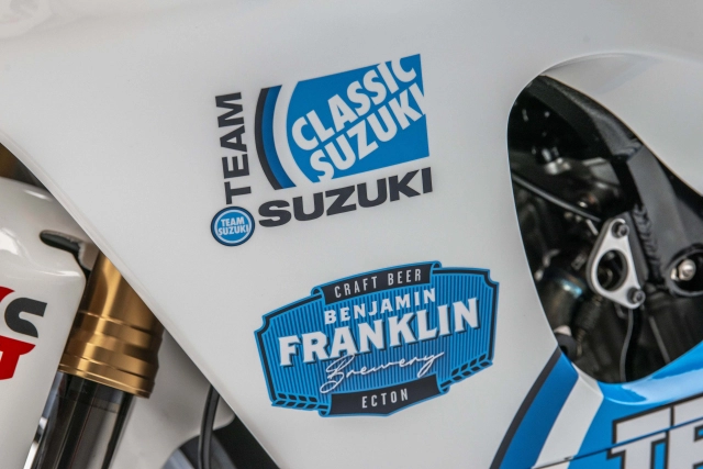 Chiêm ngưỡng suzuki gsx-r750 srad độ của team classic suzuki