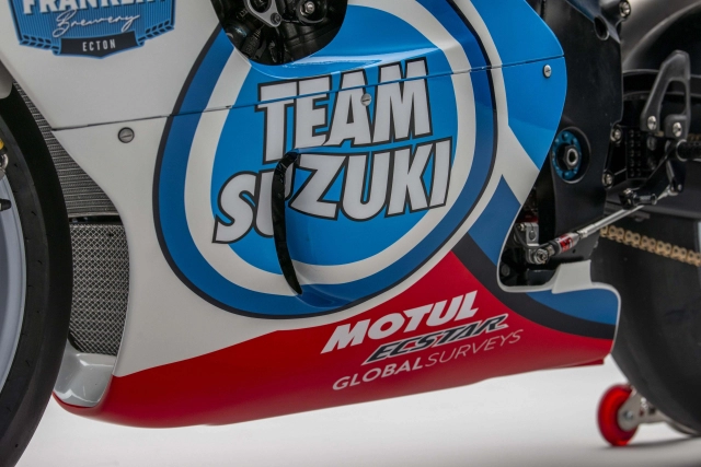 Chiêm ngưỡng suzuki gsx-r750 srad độ của team classic suzuki