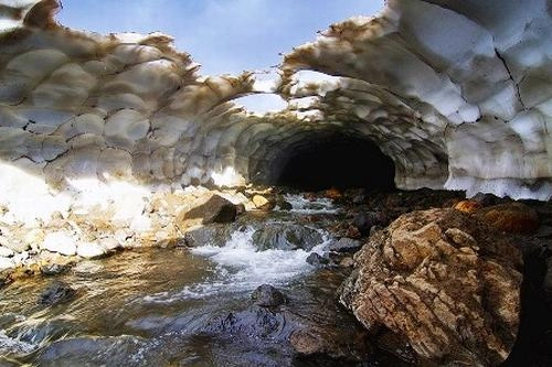 Đến thăm hang động lung linh ký bí ở nga