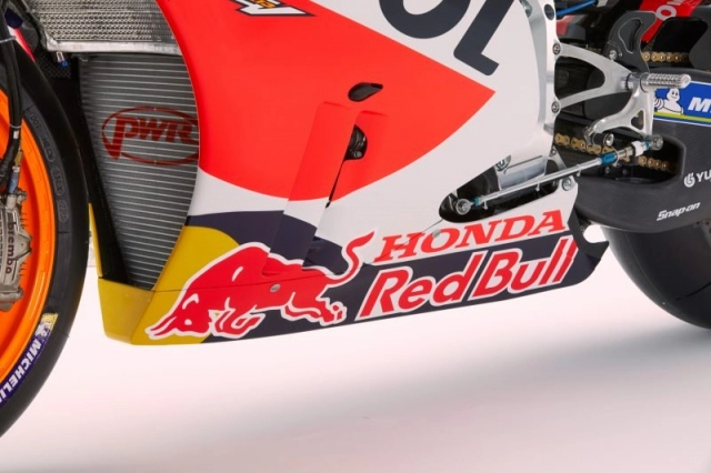 Đội đua repsol honda motogp 2022 lộ diện với ngoại hình hoàn toàn mới