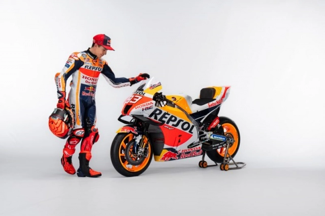 Đội đua repsol honda motogp 2022 lộ diện với ngoại hình hoàn toàn mới