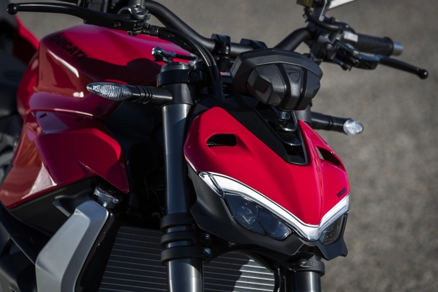 Ducati việt nam chính thức mở bán streertfighter v2 với mức giá cạnh tranh