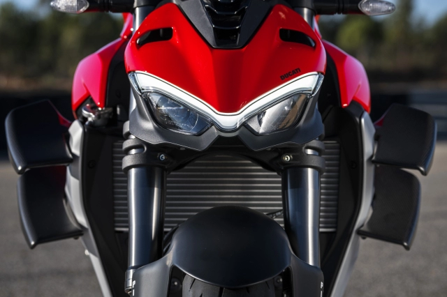 Ducati việt nam chính thức mở bán streertfighter v2 với mức giá cạnh tranh