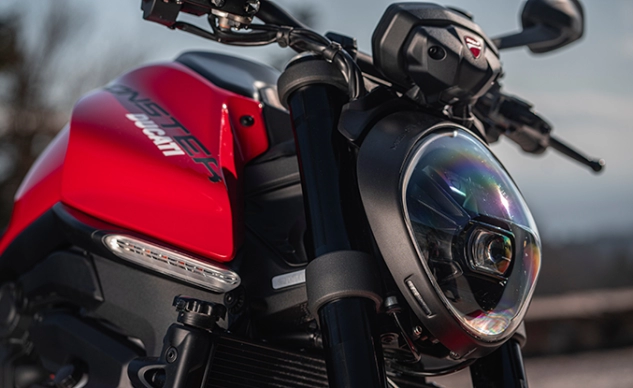 Ducati world premiere 2023 sẽ tiết lộ monster sp scrambler mới panigale v4 r