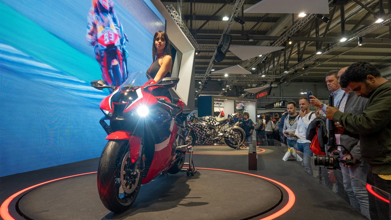 eicma 2019 honda làm thỏa mãn khao khát của mọi tín đồ tốc độ