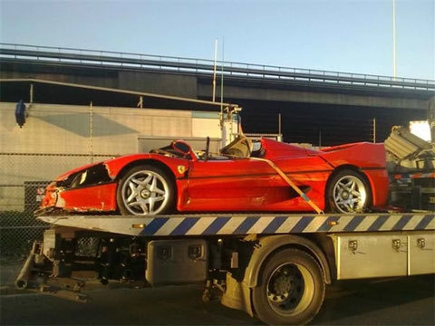  ferrari f50 gặp nạn ở hà lan bé 3 tuổi gãy hai chân 