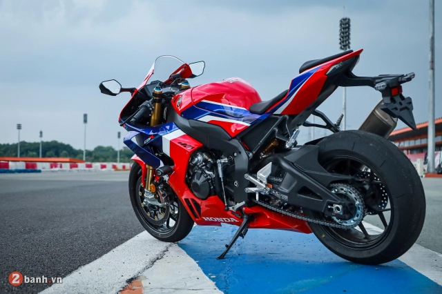 Giải mã chữ r cuối cùng trong tên gọi của cbr1000rr-r