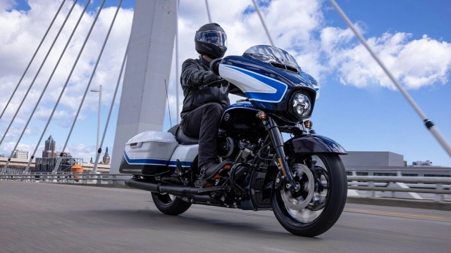 Harley-davidson street glide special 2021 sở hữu màu sơn arctic blast giới hạn 500 chiếc