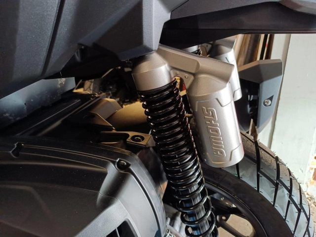 Honda adv350 2022 chính thức cập bến tại việt nam với giá cực sốc