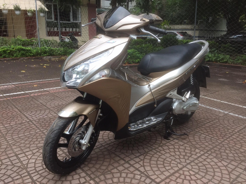 Honda airblade fi 2011 3d 29s1-11683 chính chủ gđ bán 238 triêu mầu đồng gđ giữ gìn