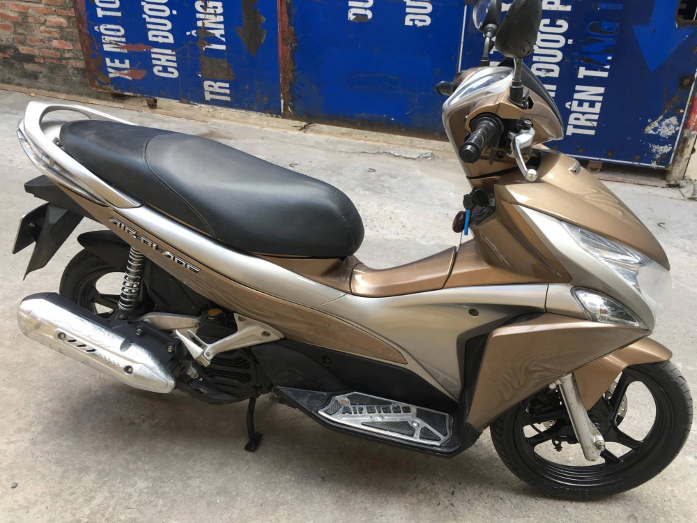 Honda airblade fi 2012 3d 29b1-27708 chính chủ gđ bán 25 triêu mầu đồng gđ giữ gìn