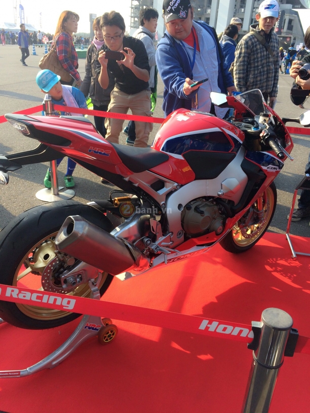 Honda cbr1000rr fireblade 2017 sẽ được bán với giá từ 17000 usd