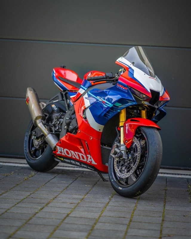 Honda cbr1000rr-r độ phong cách xe đua đường phố