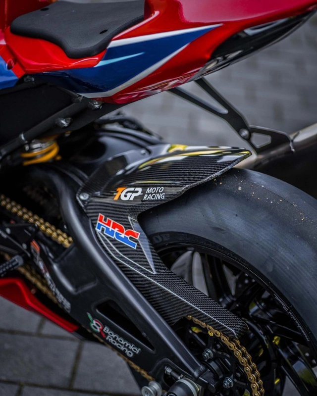 Honda cbr1000rr-r độ phong cách xe đua đường phố