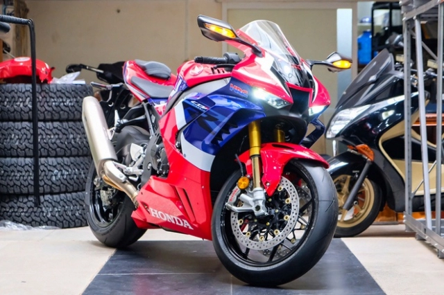 Honda cbr1000rr-r tại việt nam nhận lệnh triệu hồi vì có nguy cơ gãy hệ thống treo sau