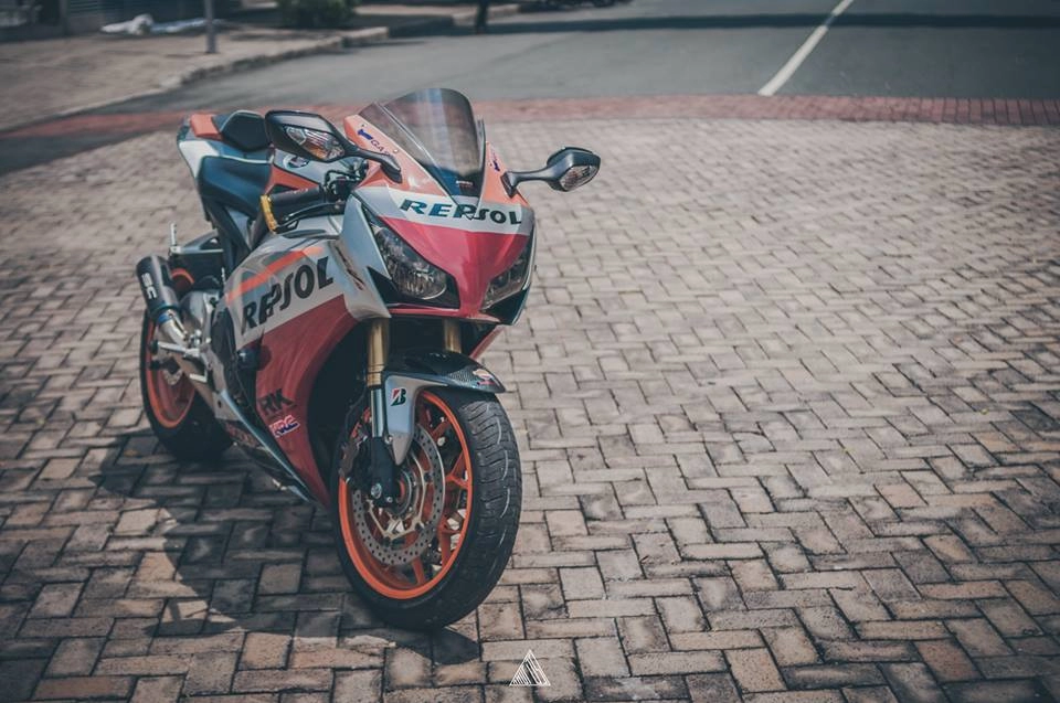 Honda cbr1000rr repsol mạnh mẽ giữa lòng sài gòn