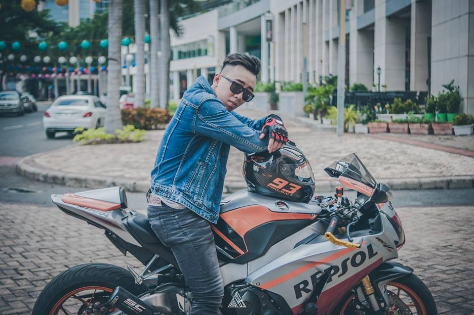 Honda cbr1000rr repsol mạnh mẽ giữa lòng sài gòn