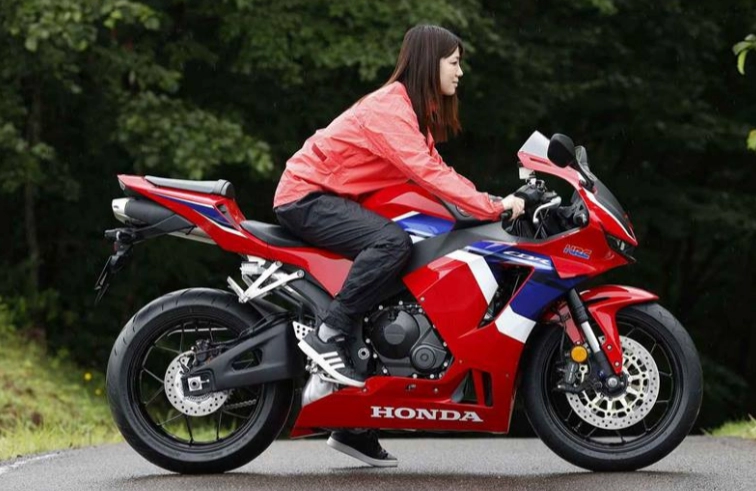 Honda cbr600rr 2021 được tiết lộ ảnh chi tiết
