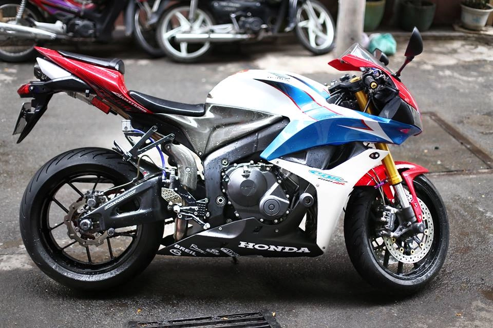 Honda cbr600rr vô cùng ấn tượng trong bản độ cực chất của biker việt