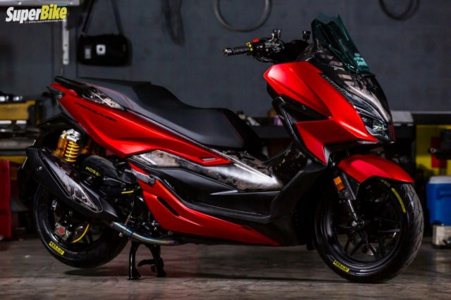 Honda forza 350 độ theo phong cách superbike