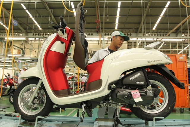 Honda scoopy 2019 ra mắt màu white red sành điệu có giá 31 triệu đồng