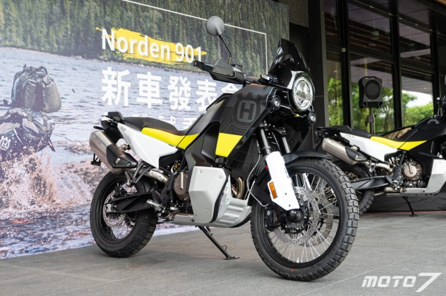 Husqvarna norden 901 sở hữu tính năng phong phú với giá gần 600 triệu đồng