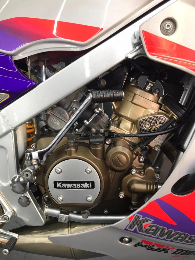 Kawasaki kips trở nên độc đáo hơn với dàn chân của siêu mô tô nhà honda