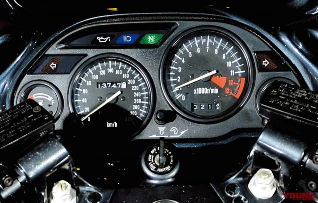 Kawasaki zz-r1100 mẫu xe tiên phong dùng ram-air từ 1980