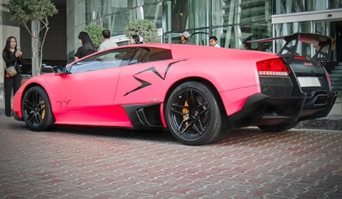  lamborghini murcielago sv nữ tính với màu hồng 