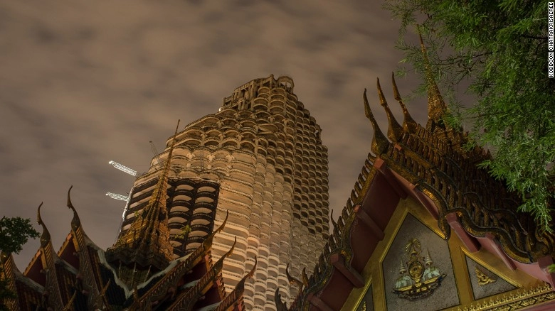 Lạnh gáy với tòa tháp ma chọc trời giữa lòng bangkok