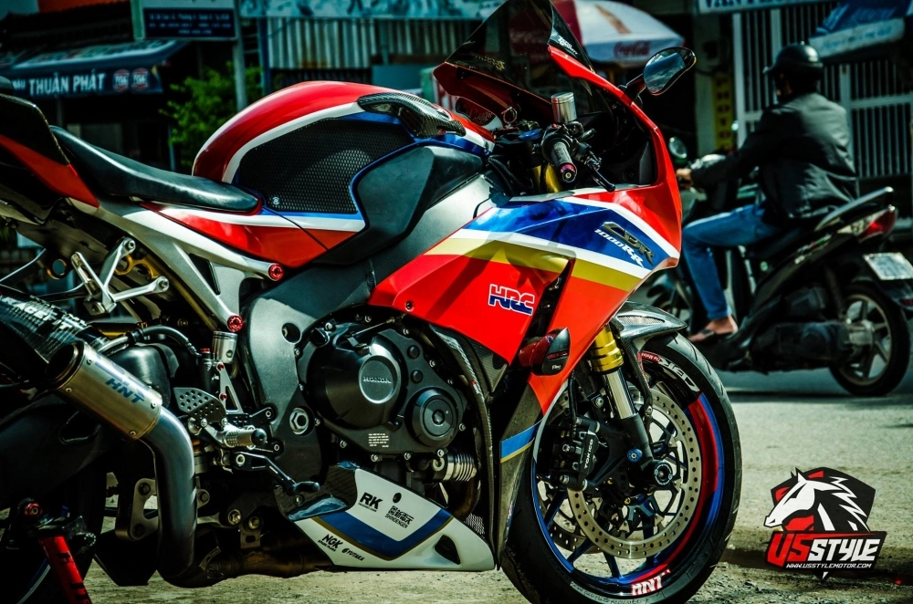 Lên đời honda cbr1000rr với bộ tem phiên bản 2017