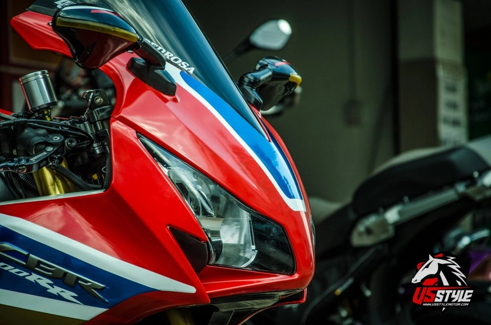 Lên đời honda cbr1000rr với bộ tem phiên bản 2017