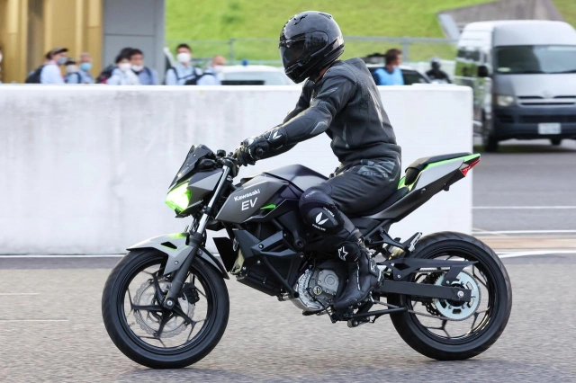Lộ diện nguyên mẫu kawasaki ninja hybrid đang thử nghiệm tại suzuka 8 hour