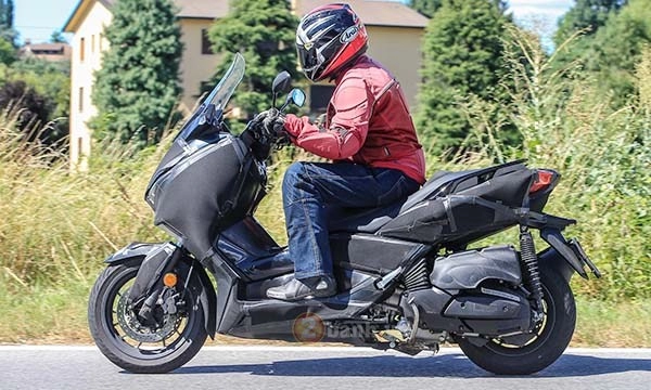 Lộ diện yamaha x-max 250 trên đường chạy thử