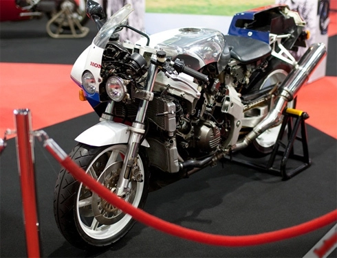  môtô và người đẹp ở london motorcycle show 