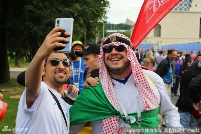 Muôn vàn sắc thái chụp ảnh selfie tại world cup 2018
