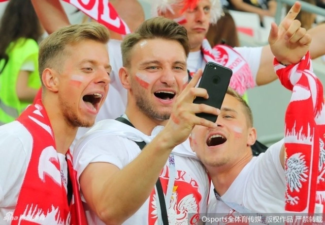 Muôn vàn sắc thái chụp ảnh selfie tại world cup 2018
