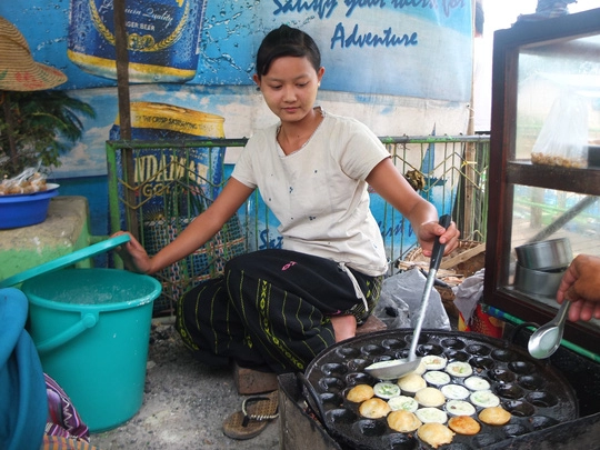 Myanmar đến soi và mỉm cười nhẹ nhõm