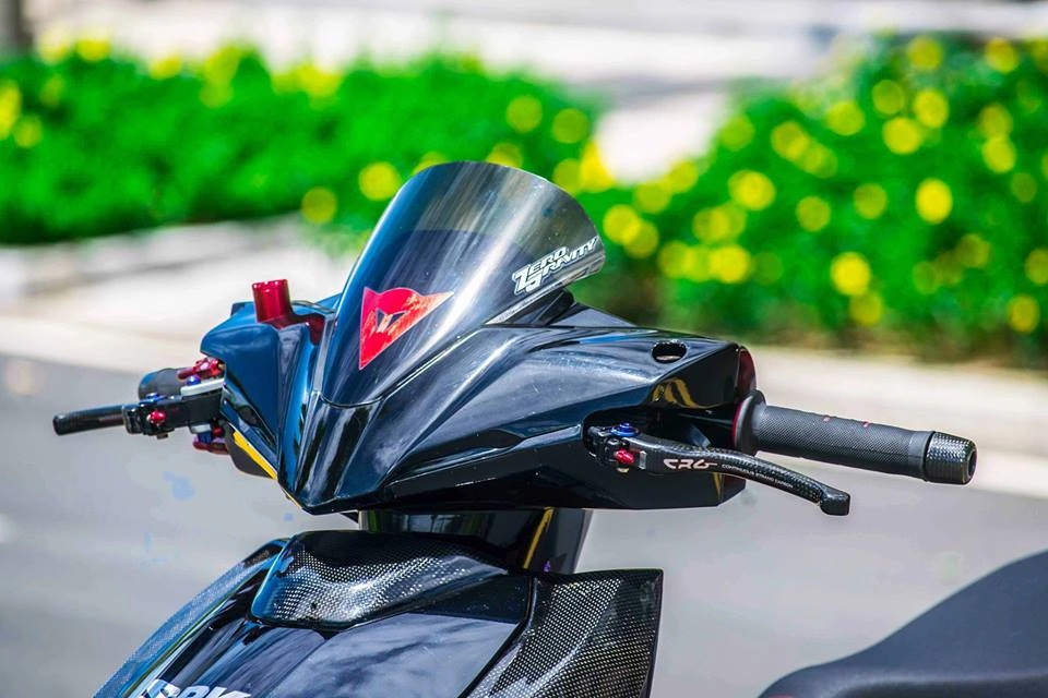 Ngắm nhìn những đường nét carbon phủ quanh người honda air blade độ