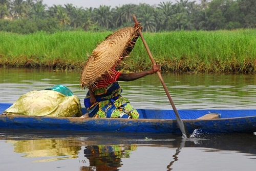 Ngôi làng trên hồ độc đáo ở châu phi