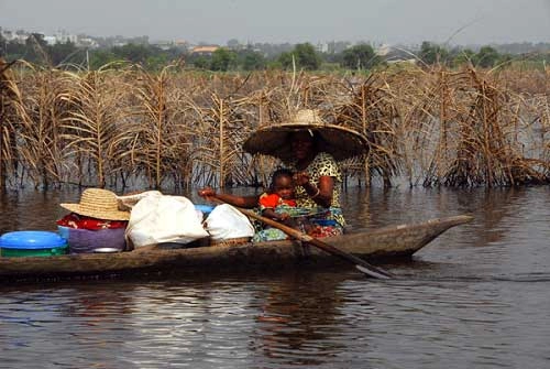 Ngôi làng trên hồ độc đáo ở châu phi